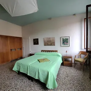  Séjour chez l'habitant Casa Calle Renier Italie